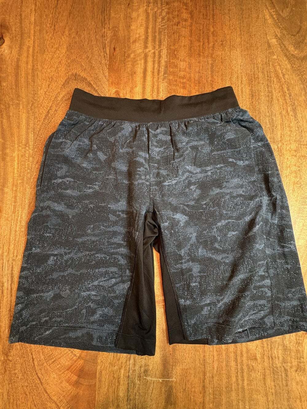 Lululemon Shorts Mens Medium Blue Camo 9 Inch Inseam Running Lined Athletic